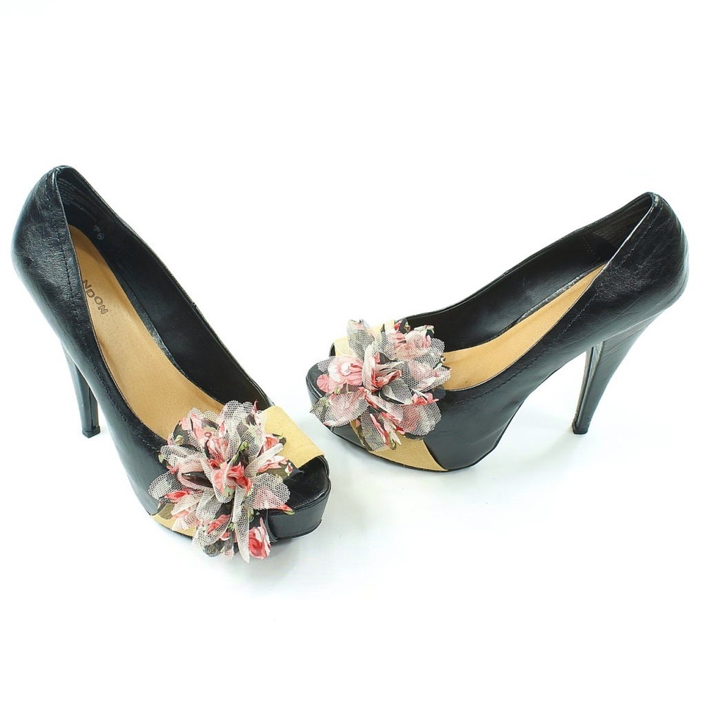 🎉5/$20🎉 Z LONDON Black Heels with cute details